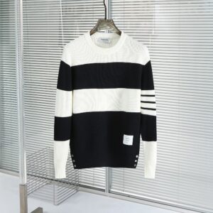 [국내배송]톰브라운 신상 사선 스트라이프 양모 라운드