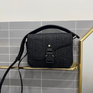 [국내배송]디올 새들 플랩 스트랩백