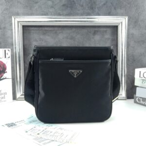 [국내배송]프라다 남성 포코노 크로스백