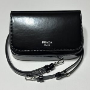 [국내배송]프라다 24ss 미니 레더 크로스백 (P00837321)