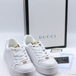 [국내배송]구찌 GG 엠보스 레더 남성 스니커즈 화이트