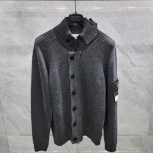 [국내배송]스톤아일랜드 24FW 와펜패치 버튼 집업 가디건