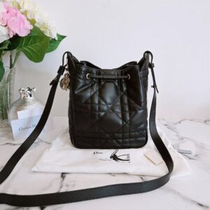 [국내배송]디올 미디움 D-모션 백 매크로까나쥬