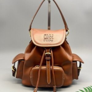 [국내배송]미우미우 와펜 로고 가죽 백팩