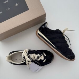 [국내배송]아디다스 x 송포더뮤트 컨트리 OG 스니커즈