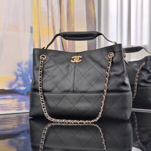 [국내배송]샤넬 25A 체인 쇼퍼백 스몰 카프스킨 블랙 AS5634