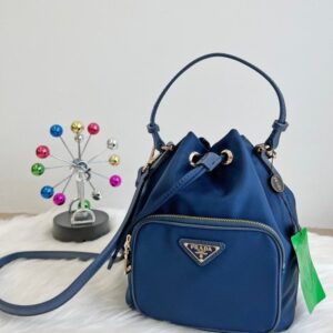 [국내배송]프라다 버킷백 미듐