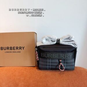 [국내배송]버버리 로고 크로스바디숄더백