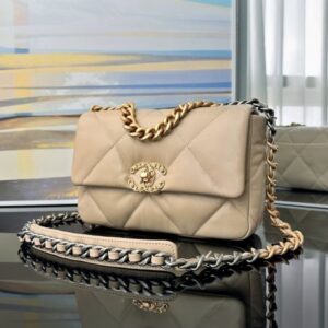 [국내배송]샤넬 19 플랩백 미듐 베이지 금장 AS1160