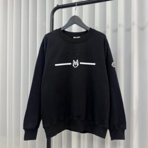 [국내배송]몽클레어 자수 로고 맨투맨